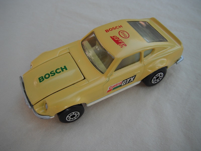 B56. Yellow body/cream base/light yellow interior/5 arch front, 5 crown rear wheels/Castrol/GTX decals.
