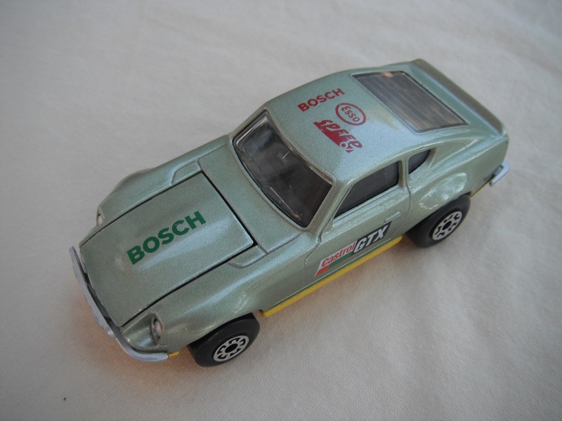 B51. Metallic silver body/yellow base/black interior/5 arch front, 5 crown rear wheels/Castrol/GTX decals.