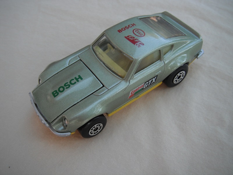B50. Metallic silver body/yellow base/light yellow interior/5 arch front, 5 crown rear wheels/Castrol/GTX decals.