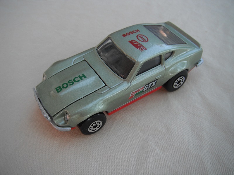 B48. Metallic silver body/red base/black interior/5 arch front, 5 crown rear wheels/Castrol/GTX decals.