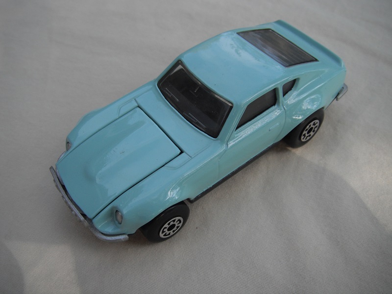 B37. Aqua blue body/charcoal base/black interior/5 arch front, 5 crown rear wheels.