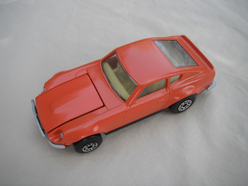 B20. Orange body/black base/light yellow interior/5 arch front, 5 crown rear wheels.