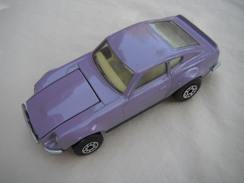 B18. Light purple body/charcoal base/light yellow interior/5 arch front, 5 crown rear wheels.