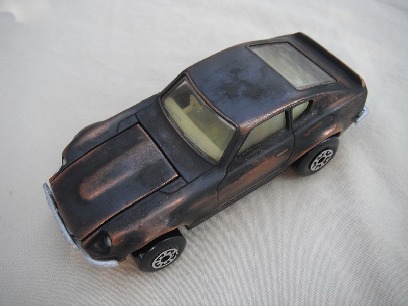 B17. Petina body &amp; base/light yellow interior/5 arch front, 5 crown rear wheels.