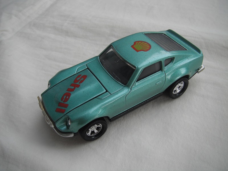 B8. Metallic lt.blue body/gloss black base/black interior/5 spoke mag wheels/Shell on hood/logo on roof.