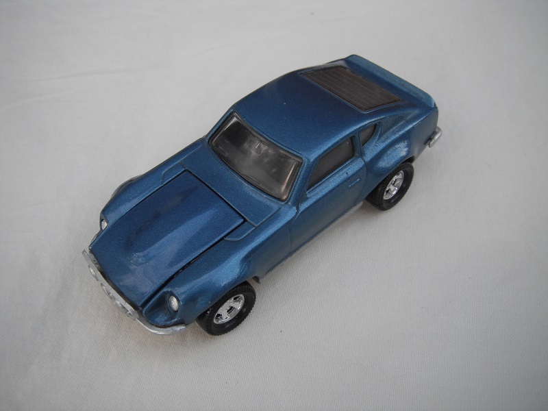 B6. Metallic blue body/silver base/black interior/5 spoke mag wheels.