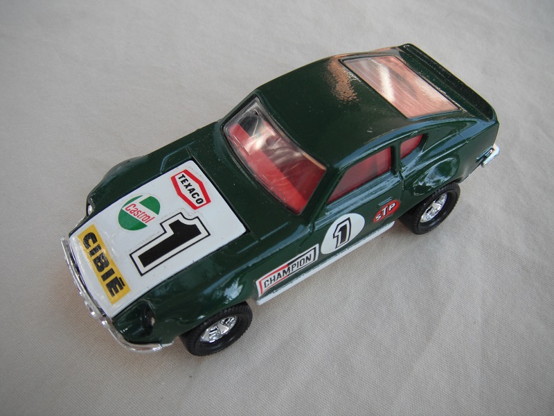 E17.Green body/wht hood/wht base w/hole/dk.red int/5 spk mag whls/&quot;1 Cibie&quot; decals on hood &amp; sides, stripes on roof/tow hook/Superkings.