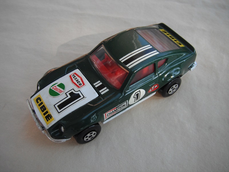 E11.Dk.green body/white hood/wht base w/hole/dk.red interior/5 spoke whls/&quot;1 Cibie&quot; decals on hood &amp; sides, stripes on roof/Superkings.