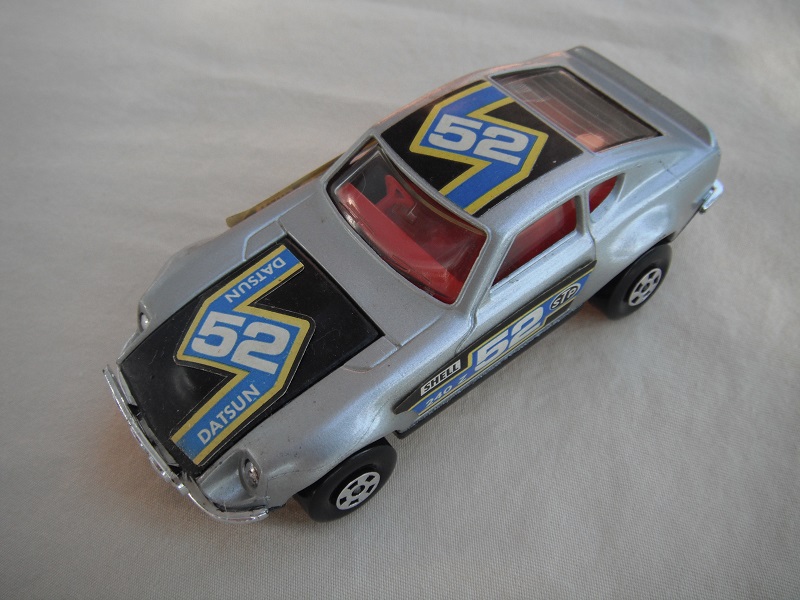 E10.Silver body/black hood/gloss blk base with hole/red int/5 spoke whls/&quot;52 Datsun&quot; labels on hood, black on roof &amp; sides/Speedkings.