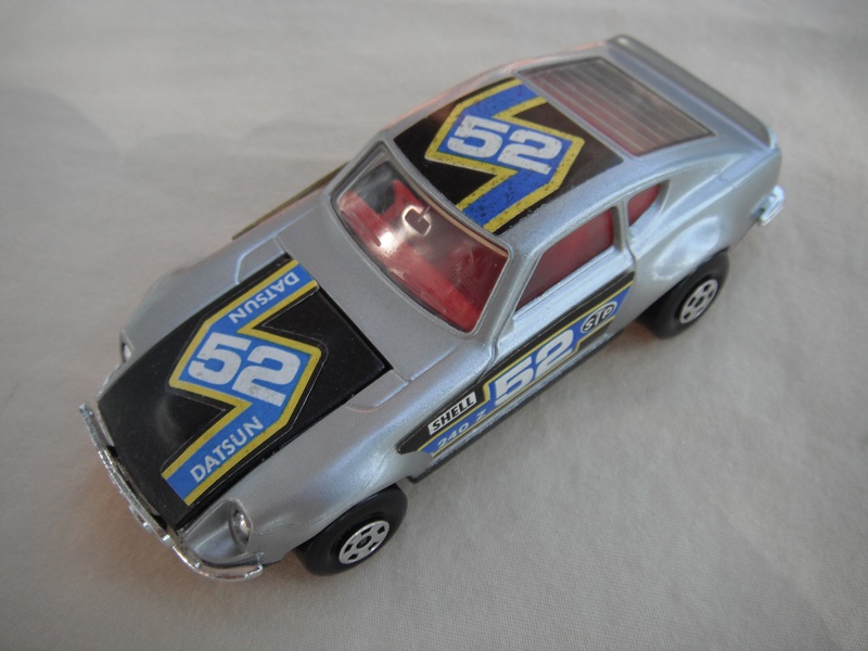 E9. Silver body/black hood/gloss blk base/red interior/5 spoke whls/&quot;52 Datsun&quot; labels on hood, black on roof &amp; sides/Speedkings.