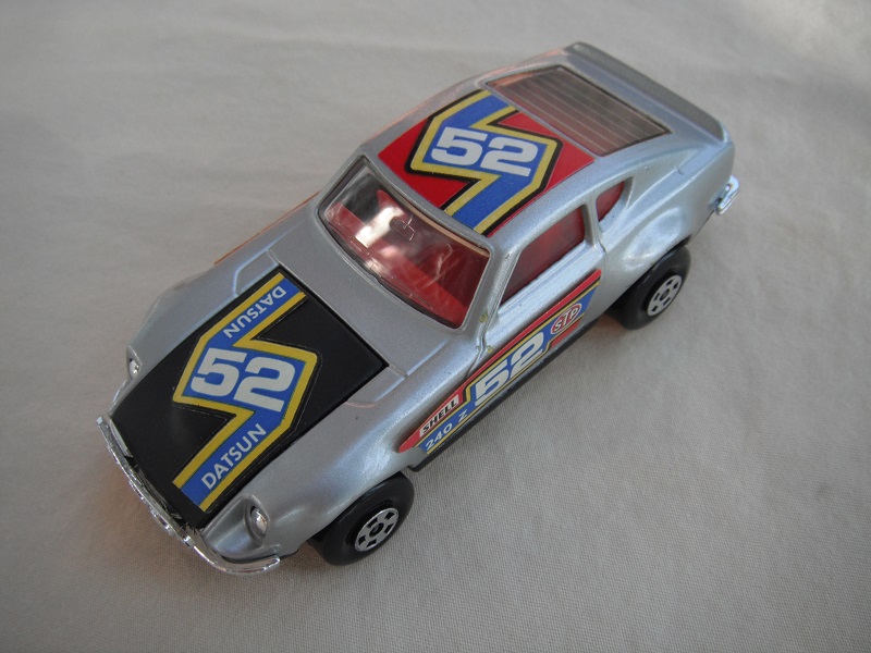 E7. Silver body/black hood/black base/red interior/5 spoke wheels/&quot;52 Datsun&quot; labels on hood, red on roof &amp; sides/Speedkings.
