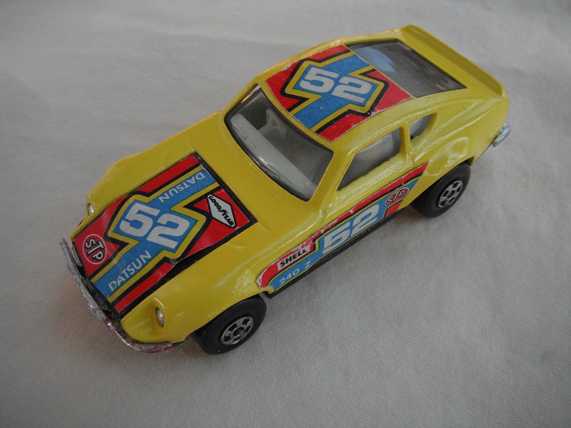E4. Yellow body/red hood/gloss black base/white interior/5 spoke whls/&quot;52 STP Goodyear&quot; labels on hood, red on roof &amp; sides/Speedkings/PP.