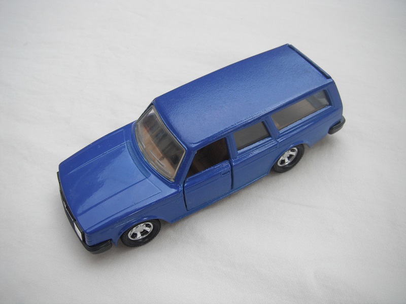 14.Blue body/black base/Matchbox England/Superkings/5SMW/clear windows/no chrome outline/brown interior/textured roof/no label.