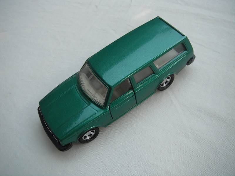 11.Met.green body/black base/Lesney England/Superkings/5SMW/clear windows/no chrome outline/white interior/no roof label.