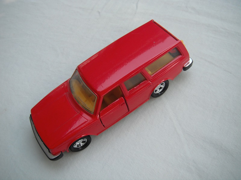 10.Red body/black base/Matchbox Macau/Superkings/5SMW/clear windows/no chrome outline/yellow interior/no roof label.