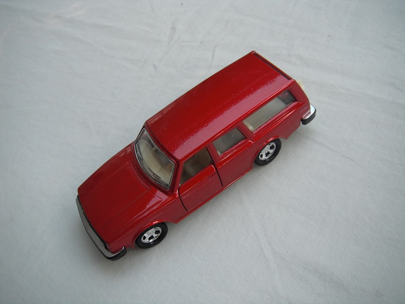 6. Met. lt.red body/black base/Lesney England/Superkings/5SMW/clear windows/chrome outline/cream interior/no roof label.