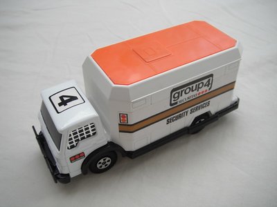 4. White body/orange roof/gloss black base/5 spoke wheels/orange axle covers/black windows w/mesh/&quot;Group 4&quot; labels.