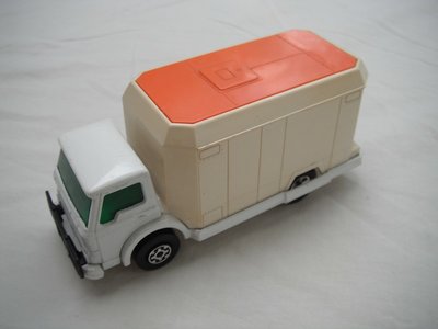 1. White body/orange roof/white base/MC front &amp; 5 spoke rear whls/orange axle covers/green windows/no labels/PP.