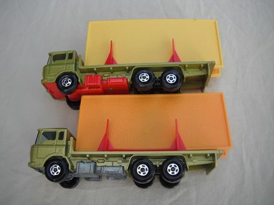 K13B Building Transporter red or unpainted base variations.jpg
