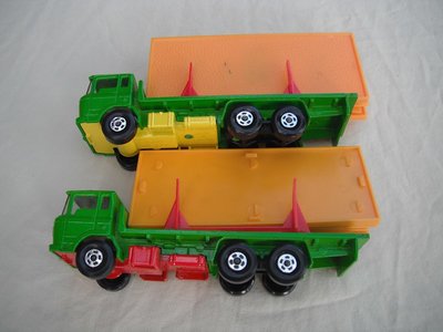 K13B Building Transporter light green body variations pic#1.jpg