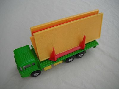 14.Light green body/yellow K-13/20 base/clear windows/white int/5 spoke star wheels/black open xle cvr/dk.yellow-orange building.