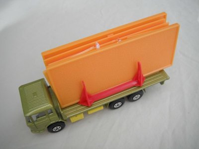 12.Olive green body/lt.yellow K-13/20 base/clear windows/white int/5 spoke star wheels/black open axle cover/orange building.