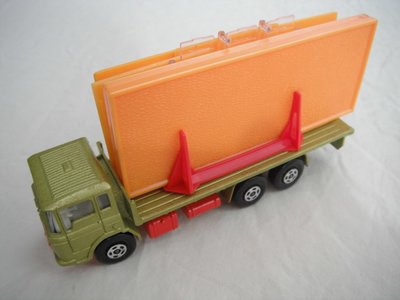 5. Olive green body/red K-13/20 base/clear windows/white int/5 spoke star whls/black open xle cvr/orange building/diff steering wheel.
