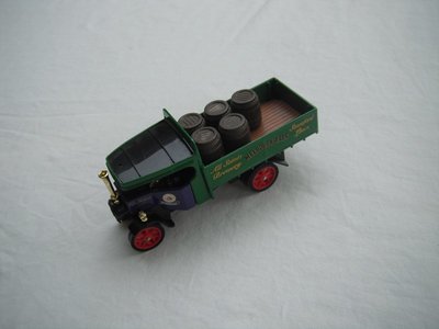 9. Foden Steam Wagon/purple cab/green bed/black roof/black chassis/black base/Y27/Macau/dk.red Y spoke wheels.