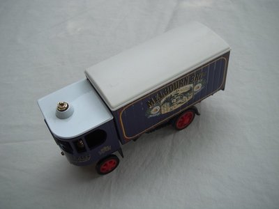 8. Garrett Steam Wagon/purple cab &amp; body/cream roof/red chassis/red base/YY048/SA/China/dk.red Y spoke wheels/Coat of arms.