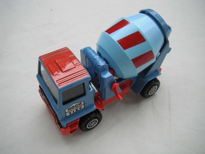 24.Blu &amp; red cab/type B roof/smooth/gloss red Les base/clr windows/blk int/blue barrel/red stripes &amp; crank/Hoch &amp; Tief decals.