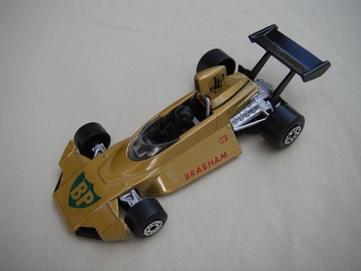 B20.Gold body/gloss black base/dot-dash front, lrg 5 crown rear whls/black airfoil &amp; driver/&quot;BP&quot;, &quot;Braham 03&quot; &amp; &quot;JPS&quot; decals.