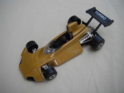 B18.Gold body/black base/dot-dash front, large 5 crown rear wheels/black airfoil with &quot;Turbo&quot;/black driver.