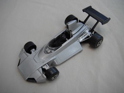 B11.Silver body/black base/dot-dash front, large 5 crown rear wheels/black airfoil/black driver.