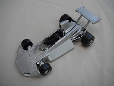 B10.Silver body/silver base/dot-dash front, large 5 crown rear wheels/silver airfoil/black driver.