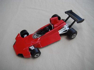 B1. Red body/black base/dot-dash front, large 5 crown rear wheels/black airfoil/black driver.