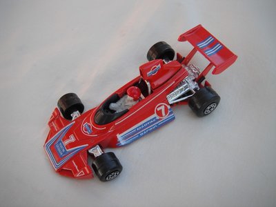 E5. Red body/blu &amp; wht stripes/red base/narrow rear whls/white driver w/large dk.red helmet/&quot;Martini&quot; &amp; &quot;7&quot; decals.