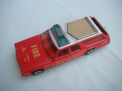 7. Red body/wht roof/matt blk base/Superkings/lt.blu dome lts/tan roof rack/lt.amb windows/red int/tan tailgate/Fire Chief.