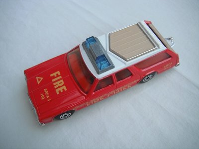 6. Red body/wht roof/matt blk base/Superkings/blu dome lts/tan roof rack/lt.amb windows/red int/tan tailgate/Fire Chief.