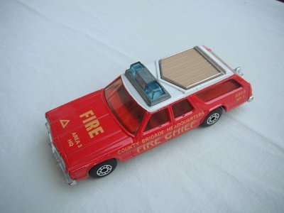 5. Lt.red body/wht roof/matt blk base/Superkings/lt.blu dome lts/tan roof rack/lt.amb windows/red int/tan tailgate/Fire Chief.