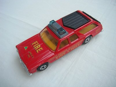 4. Dk.red body &amp; roof/matt blk base/Superkings/greenish blu dome lts/blk roof rack/lt.amb windows/yel int/blk tailgate/Fire Chief.