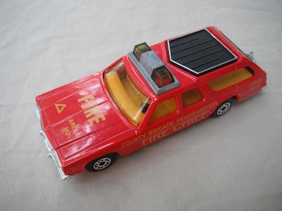 3. Lt.red body &amp; roof/matt blk base/Superkings/grn dome lts/blk roof rack/amb windows/yel int/blk tailgate/Fire chief.