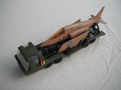 8. Olv grn body/flat blk K13-2/K-114 base/gld xle cvrs/clr wind/gry int &amp; hdlts/&quot;8&quot; label/tan plane/amb cockpit/gry ammo.