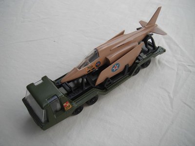 6. Olv grn body/flat blk K13-2/K-114 base/gld xle cvrs/tint wind/gry int &amp; hdlts/&quot;219&quot; label/tan plane/clr cockpit/gry ammo.