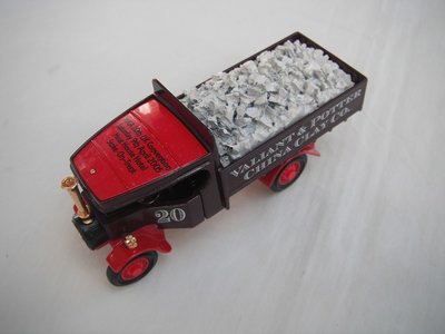 1922 Foden Steam Lorry 'Valiant &amp; Potter' (burgundy body/red roof &amp; base/red hubs) 1 of 15.