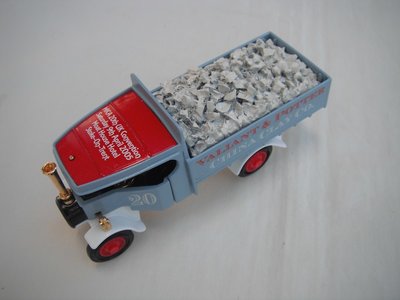 1922 Foden Steam Lorry 'Valiant &amp; Potter' (gray body/red roof/white print/white base/red hubs)1 of 125 (from M-21 set).