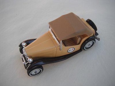 Y8-4 1945 MG 'TC' (tan body/brown base/tan roof &amp; seat/24 spoke WW wheels) 1 of 9 Ltd.Ed.