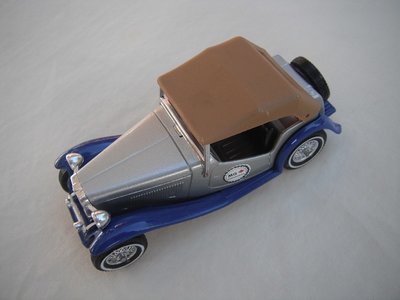 Y8-4 1945 MG 'TC' (silver body/blue base/tan roof &amp; seat/24 spoke WW wheels) 1 of 12 Ltd.Ed.