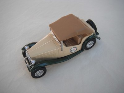 Y8-4 1945 MG 'TC' (cream body/green base/tan roof &amp; seat/24 spoke BW wheels) 1 of 44.