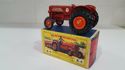 K4A International Tractor with orange hubs pic#2.jpg