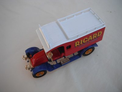 9. Y25 1910 Renault AG Van (red body/wht roof/blu chassis/blk seat/orange spk wheels).